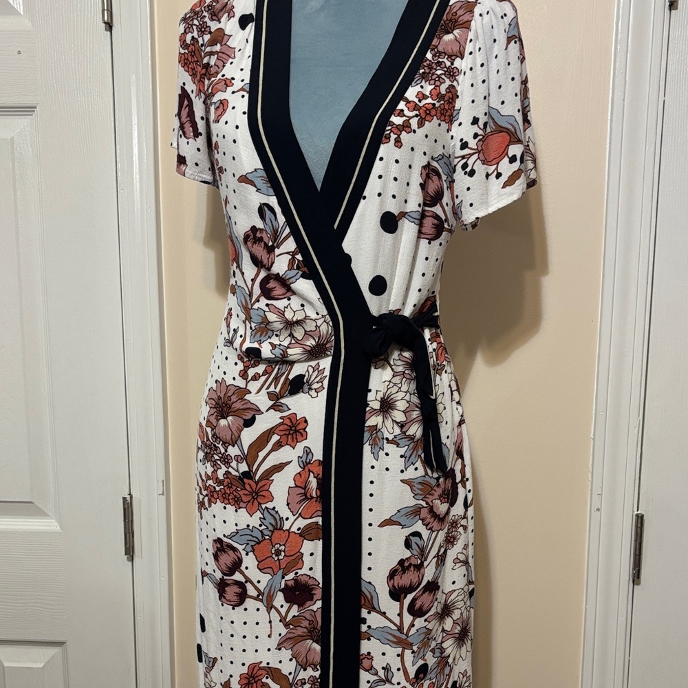 Chic Floral Wrap Midi Dress with Black Accents